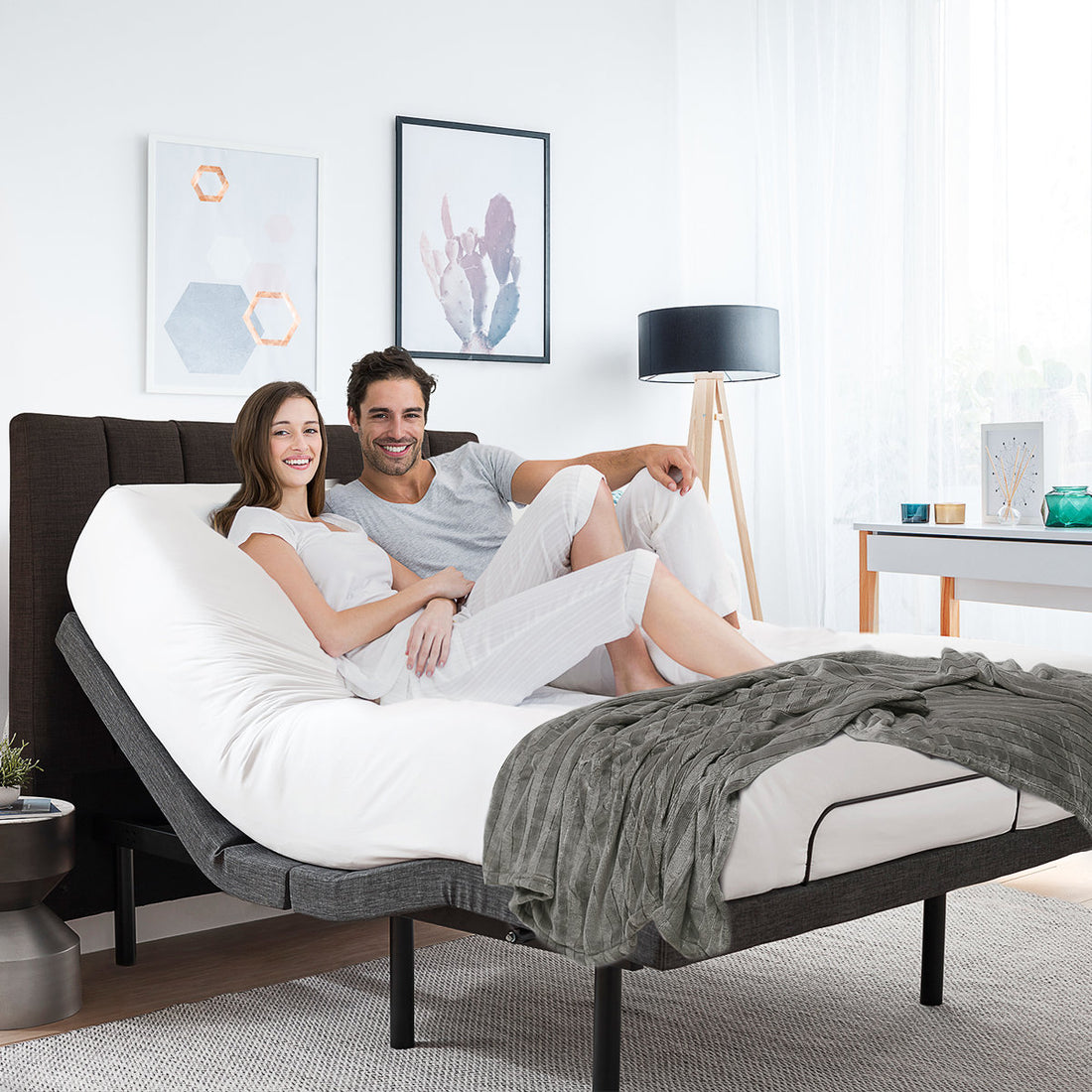 Clara Clark Massaging Zero Gravity, Zero Clearance Adjustable Bed with Wireless Remote, USB Ports & LED Lights